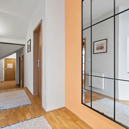 Appartamento Vintage Apts In Heart Of By Michal&friends