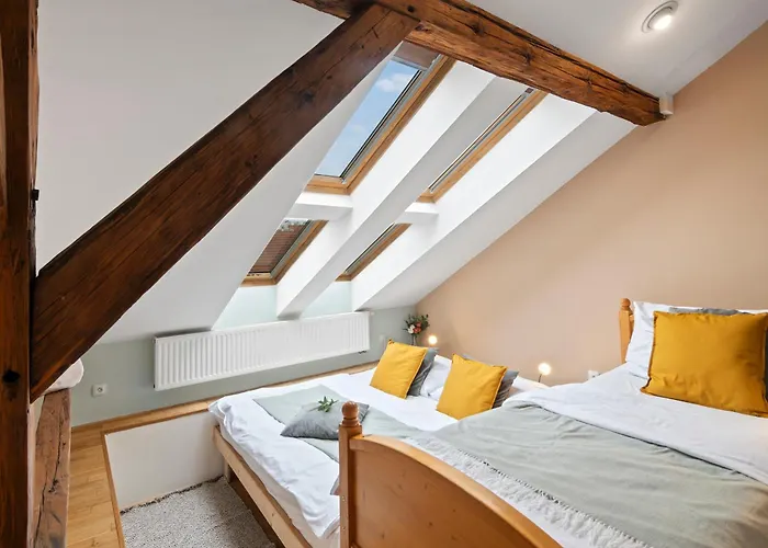 Vintage Apts In Heart Of By Michal&friends *